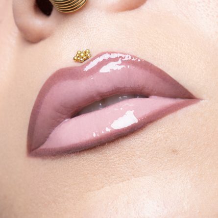 Seventeen Scandal Gloss in Oil Serum  01 Pale Pink - Image 2